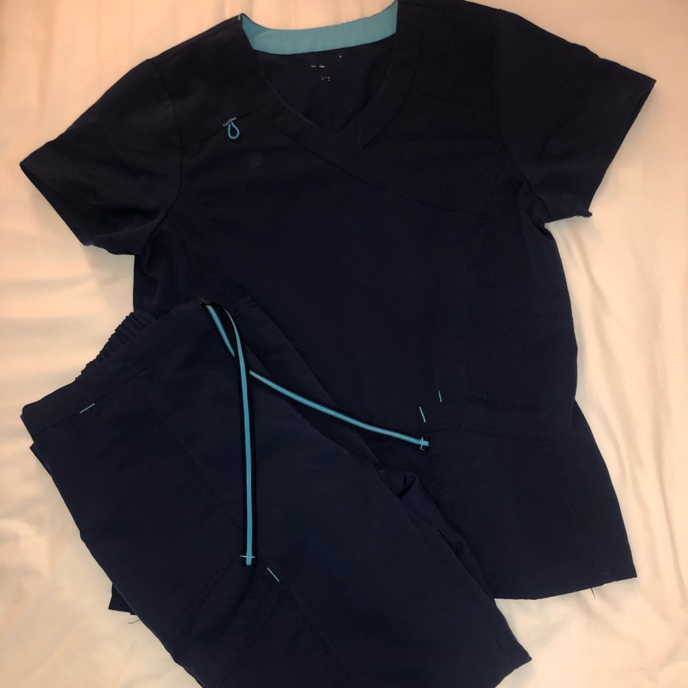 Scrub set